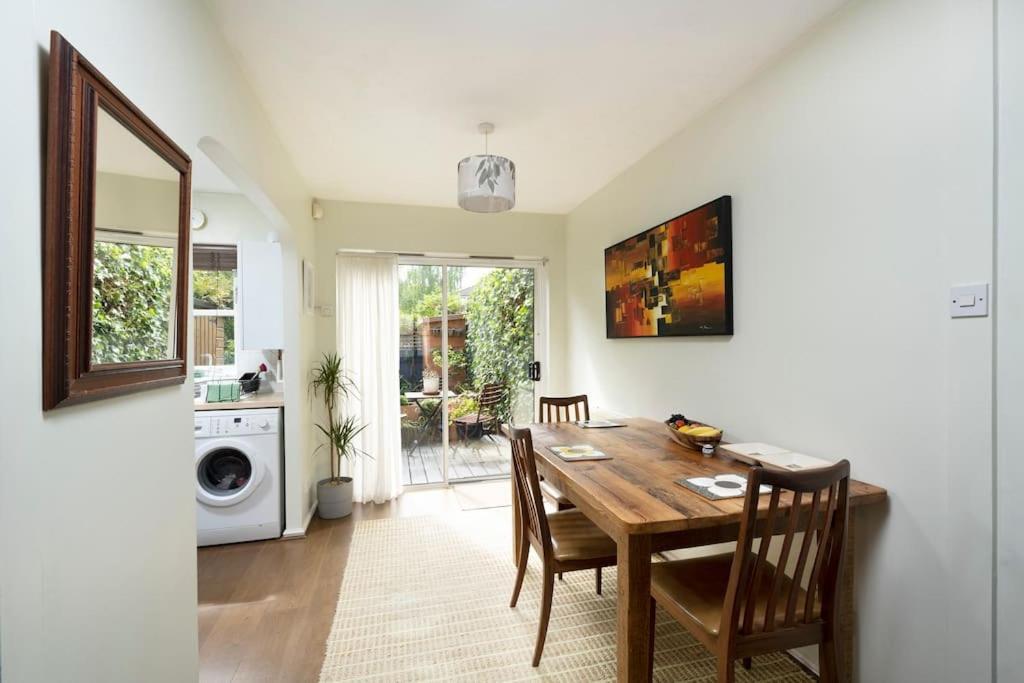 Victoria Park 2 Bedroom House W/ Garden & Parking ลอนดอน ภายนอก รูปภาพ