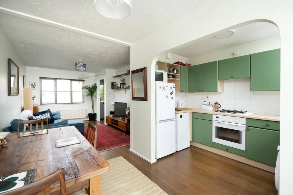 Victoria Park 2 Bedroom House W/ Garden & Parking ลอนดอน ภายนอก รูปภาพ