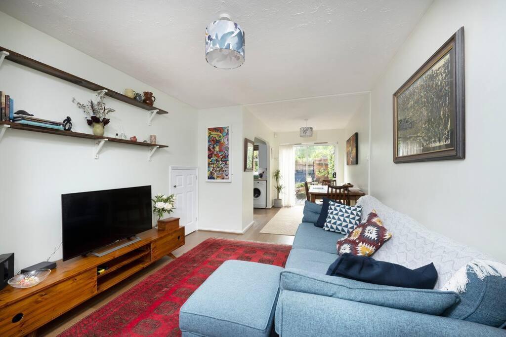 Victoria Park 2 Bedroom House W/ Garden & Parking ลอนดอน ภายนอก รูปภาพ